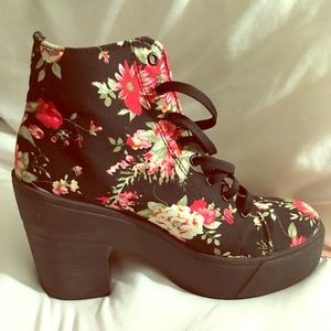 TopShop Womens sz 8 high top floral sneaker!